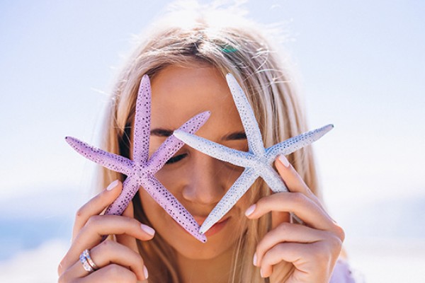 С гел лак на море- правилна грижа и съвети за по-дълготраен маникюр и педикюр